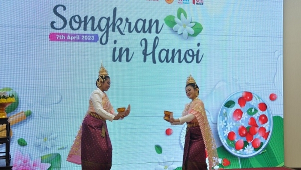 Happy 'Songkran in Hanoi' - showcase of Thai traditional New Year