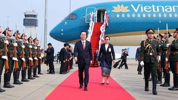 President Vo Van Thuong arrives in Vientiane, beginning official visit to Laos
