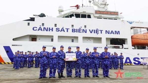 Vietnam, China Coast Guards hold joint patrol