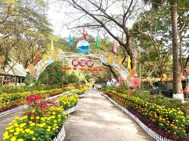 Welcome guests from all over the world. Hello bright future.
