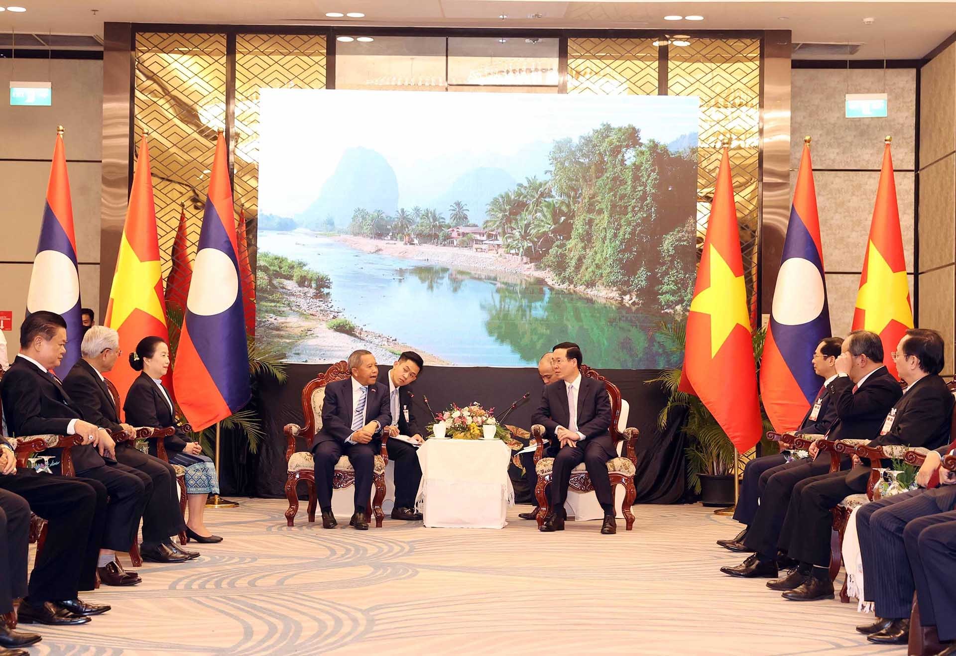 Chủ tịch nước Võ Văn Thưởng tiếp Chủ tịch Hội hữu nghị Lào-Việt Nam Boviengkham Vongdara. (Nguồn: TTXVN)
