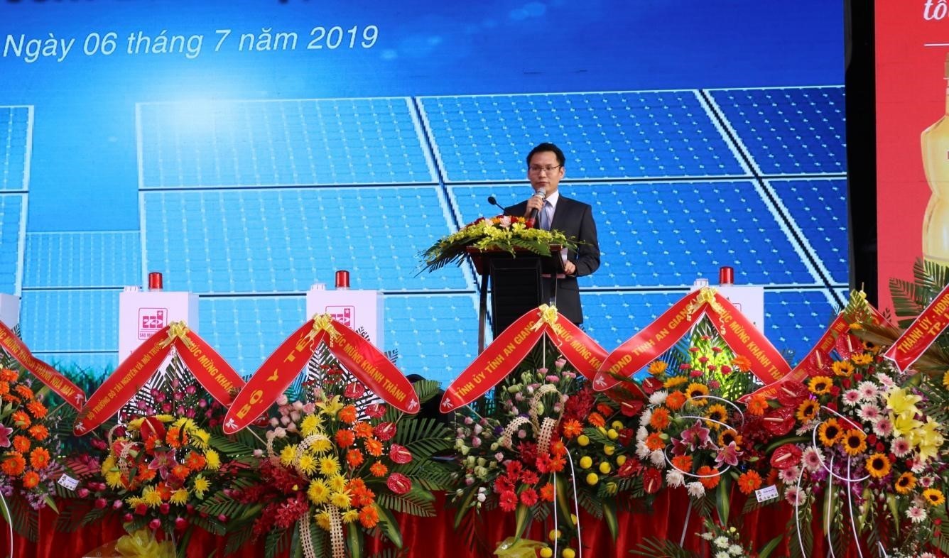 Le Tuan Anh speaks at the inauguration ceremony of An Hoa Solar Power Plant