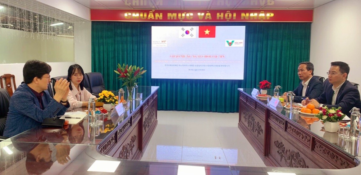 Trung Vuong University promotes educational cooperation with Korean Foundation