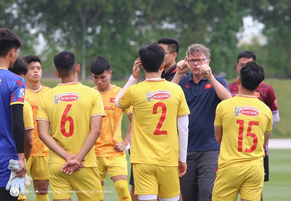 Các cầu thủ U22 Việt Nam tập luyện cùng HLV Philippe Troussier. (Nguồn: VFF)