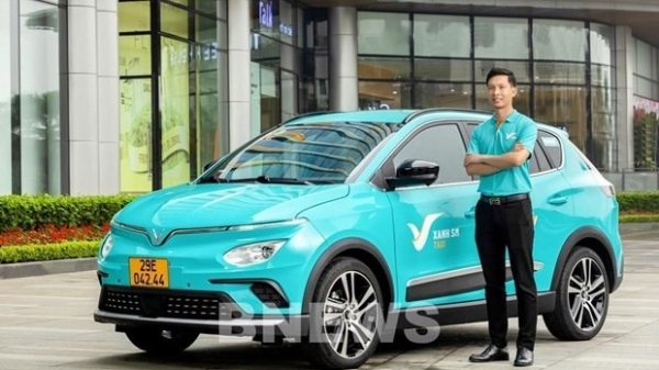 First electric taxi service Xanh SM launched in Hanoi