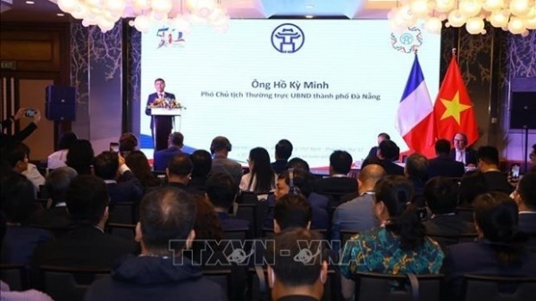 Vietnam-France discuss smart city development