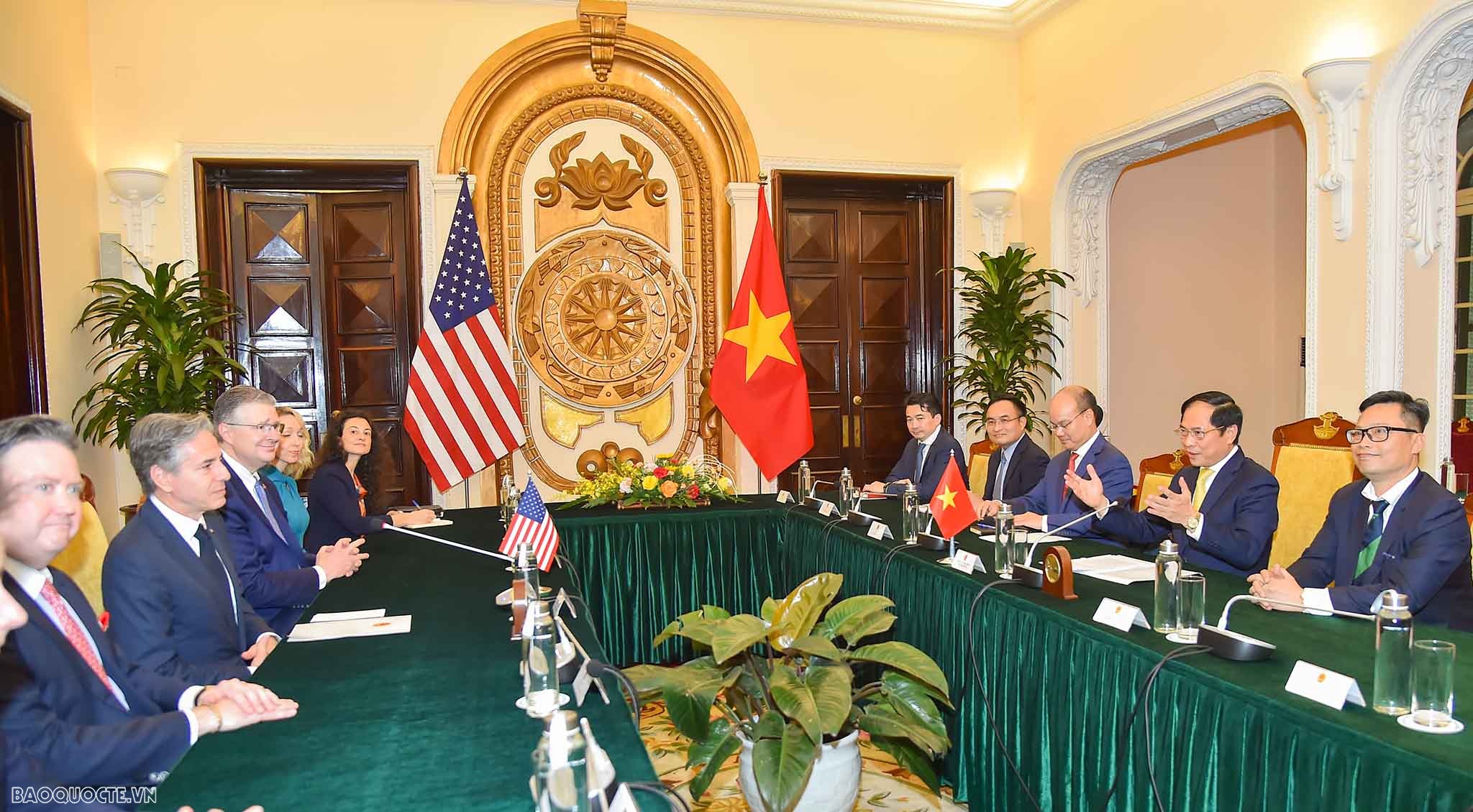 Review on external affairs from April 10-16: President&rsquo;s successful visit to Laos; new dynamics in Vietnam-US relations