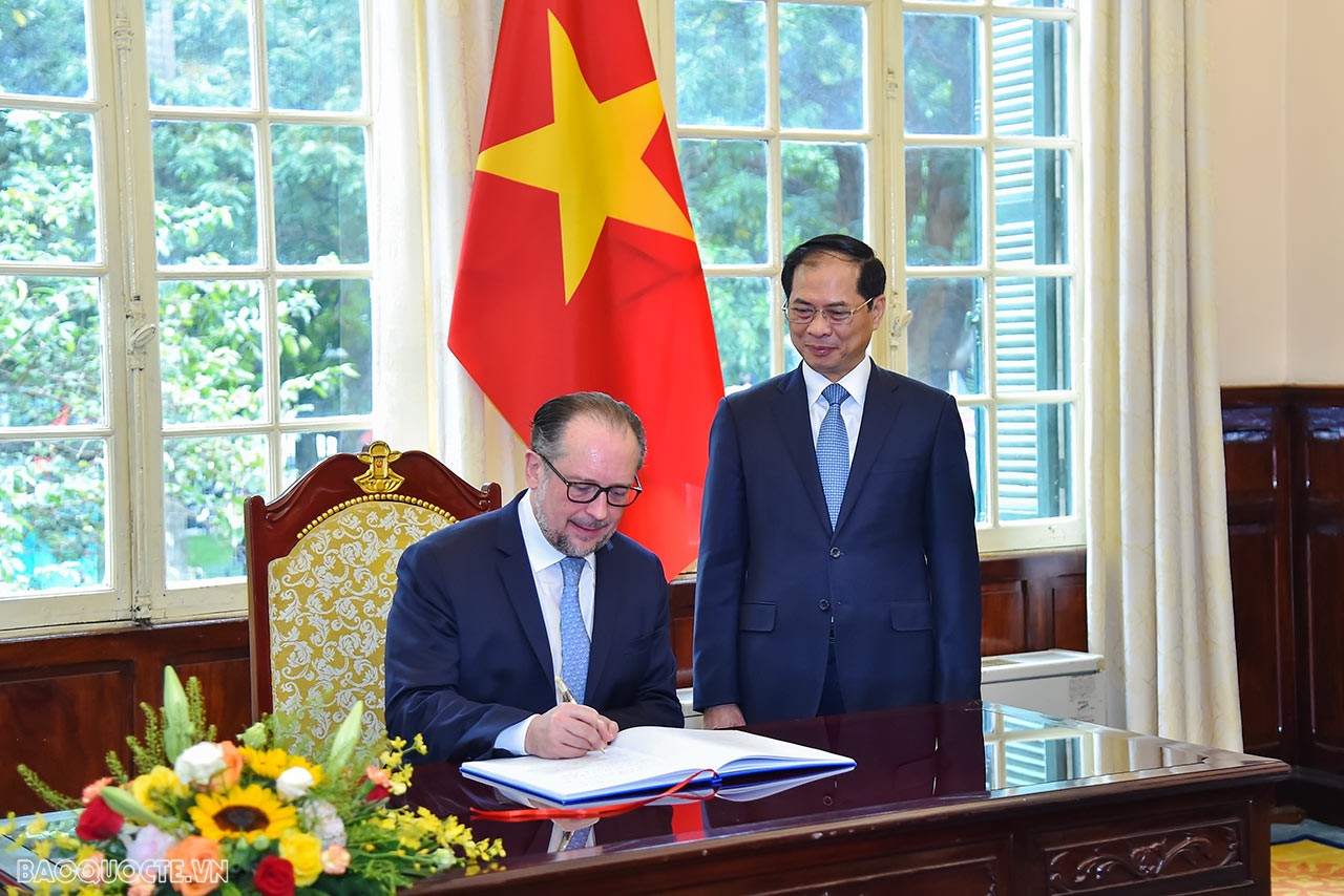 Foreign Minister Bui Thanh Son welcomed Austrian Foreign Minister Alexander Schallenberg