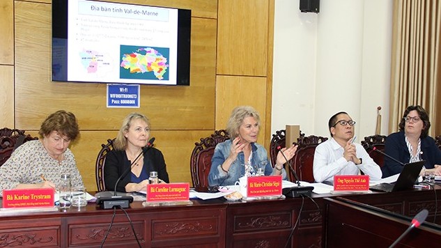 French delegation experienced culture of Thai ethnic minority in Yen Bai