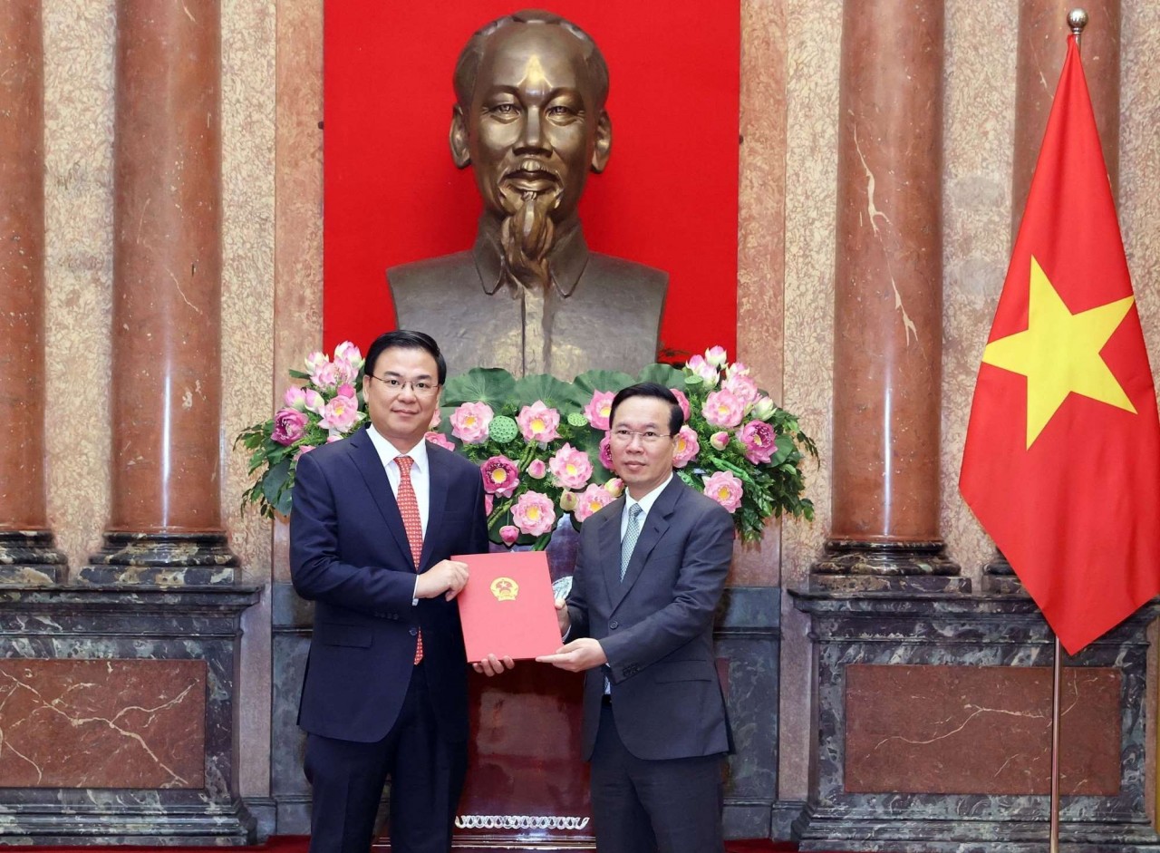 Appointment decision presented to Vietnamese Ambassador to Japan