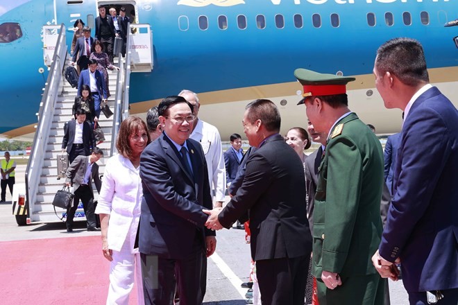 NA Chairman Vuong Dinh Hue arrives in Havana, starting official visit to Cuba