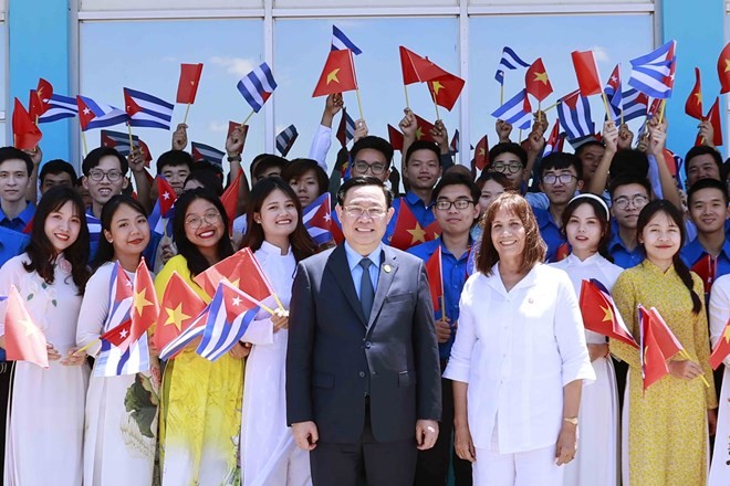 NA Chairman Vuong Dinh Hue arrives in Havana, starting official visit to Cuba