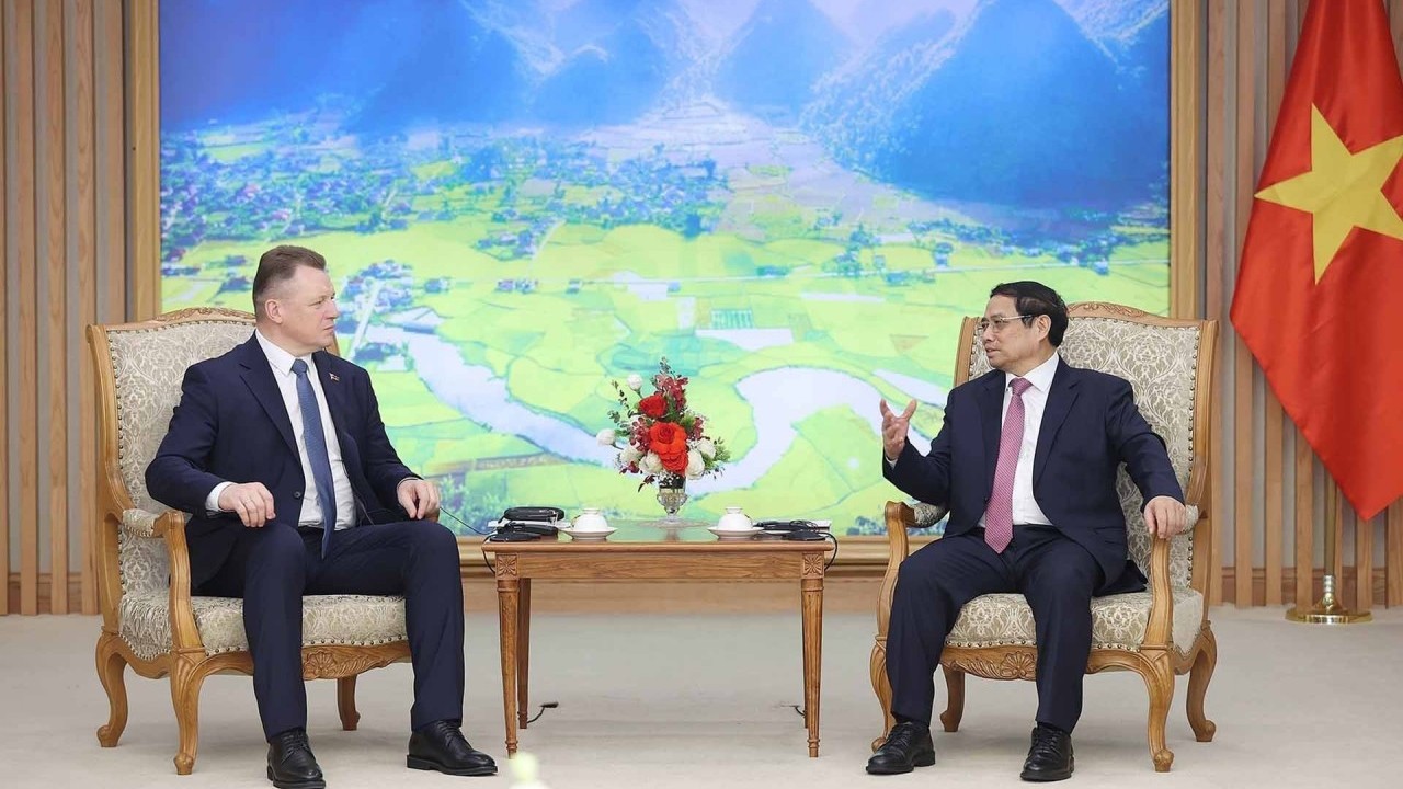 Prime Minister Pham Minh Chinh receives Belarusian Minister of Emergencies