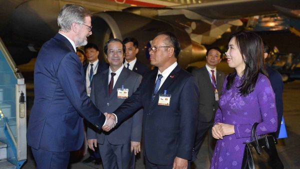 Czech Prime Minister arrived in Hanoi, beginning official visit to Vietnam