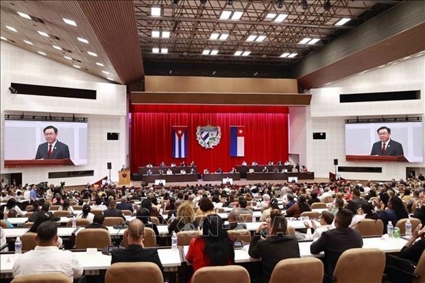 NA Chairman Vuong Dinh Hue delivers a speech at a special plenary session of the 10th National Assembly of People’s Power of Cuba on April 19 afternoon (local time). (Photo: VNA)