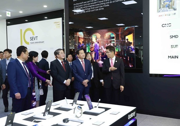 Samsung expected to become talent nurturing centre in Vietnam: Deputy PM