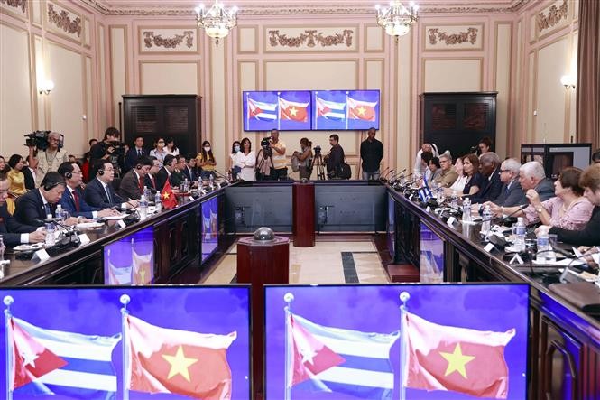 Vietnam, Cuba seek measures to strengthen fraternal solidarity