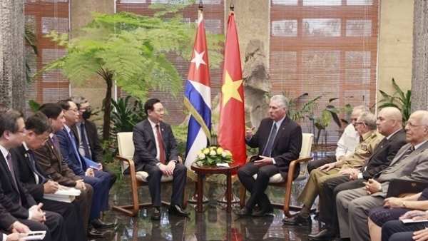 NA Chairman Vuong Dinh Hue meets Gen. Raúl Castro Ruz, First Secretary and President of Cuba
