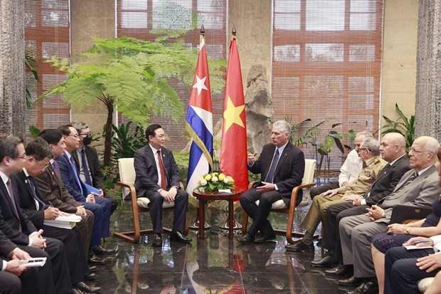 NA Chairman Vuong Dinh Hue meets Gen. Ra&uacute;l Castro Ruz, First Secretary and President of Cuba