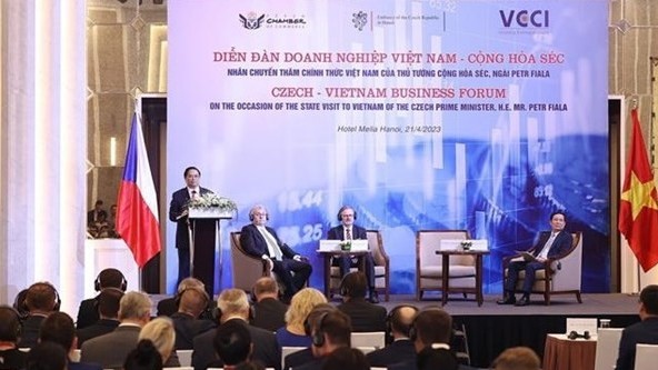Vietnam, Czech Prime Ministers attend Business Forum to strengthen cooperation