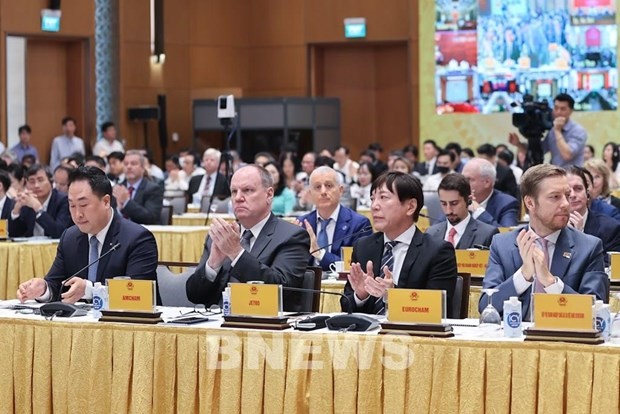 Three foreign groups plan to pour 3.7 billion USD into Vietnam