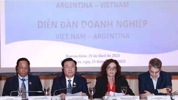NA Chairman attends Vietnam-Argentina Business Forum in Buenos Aires