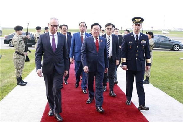 NA Chairman Vuong Dinh Hue arrived in Montevideo, starting official visit to Uruguay