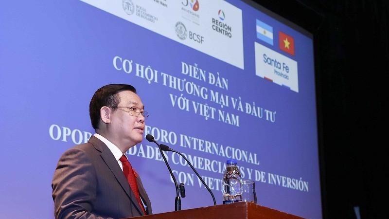 NA Chairman Vuong Dinh Hue attends Vietnam-Argentina Business Forum in Santa Fe