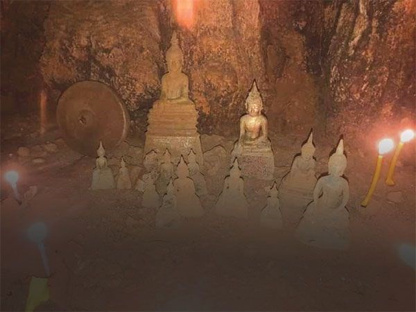 Some objects recently found in a cave in Nadee village in Viengthong district, Bolikhamxay province of Laos. (Source: The Star)
