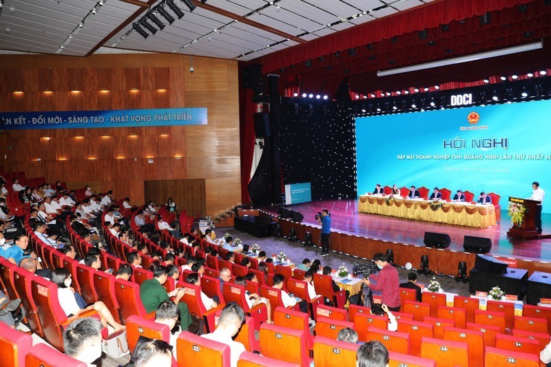 Quang Ninh Province holds a conference to remove difficulties for businesses in 2023.