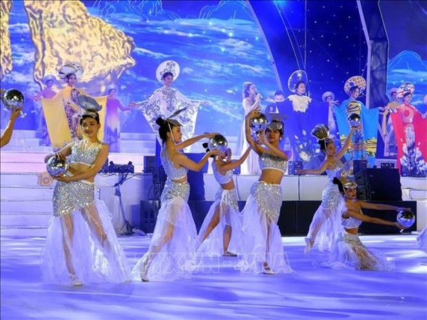 A performance at the Ha long Carnival 2023. (Photo: VNA)