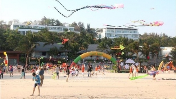 Binh Thuan: Kite flying festival fascinates visitors