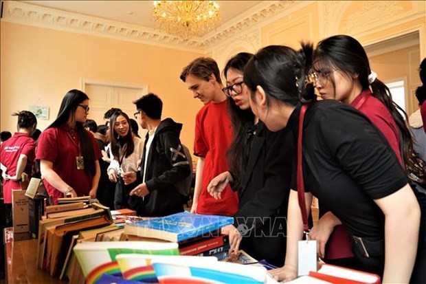 Vietnam Book, Reading Culture Day responded in Russia