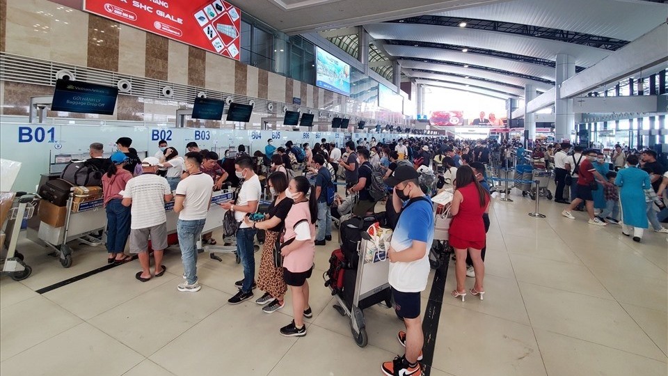 Int’l flights, passengers via Noi Bai Airport surge during five-day holidays