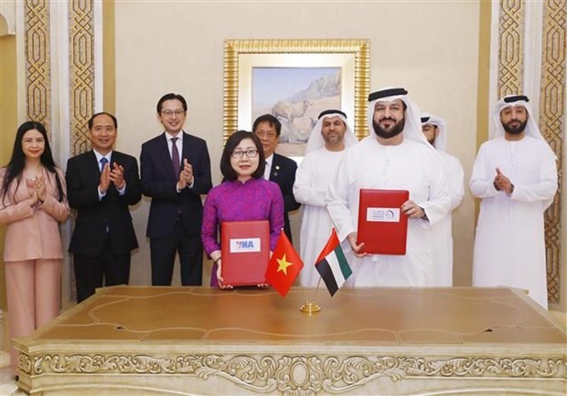 Vice President Vo Thi Anh Xuan receives Emirates News Agency Director-General