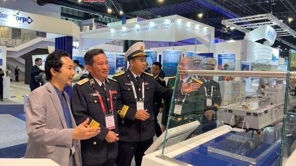 Vietnam attends International Maritime Defence Exhibition Asia 2023 in Singapore