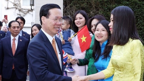 President Vo Van Thuong arrives in London to attend Coronation of King Charles III