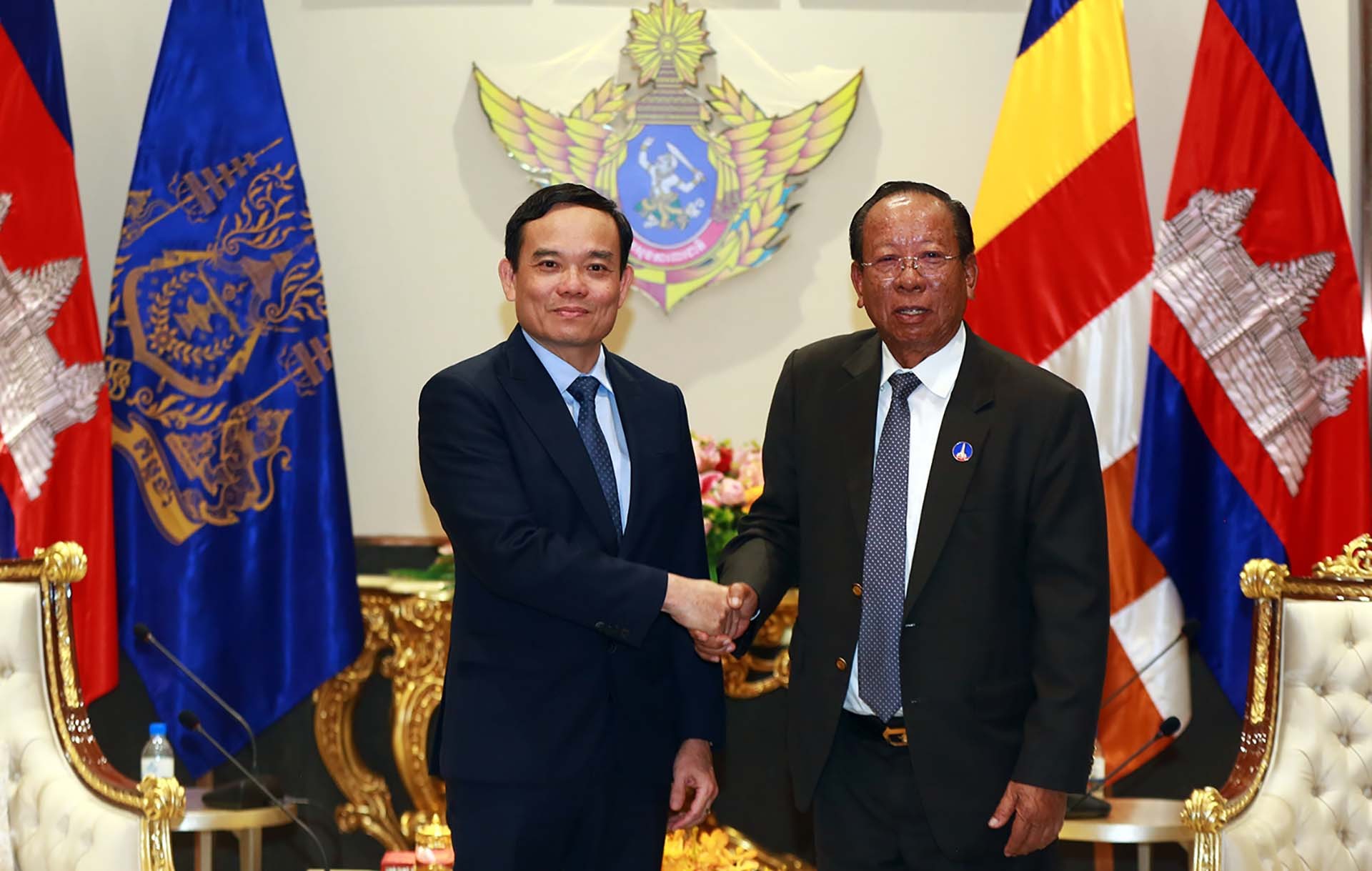 Phó Thủ tướng Trần Lưu Quang đến chào Samdech Tea Banh, Phó Thủ tướng, Bộ trưởng Bộ Quốc phòng Vương quốc Campuchia.  (Nguồn: VGP)