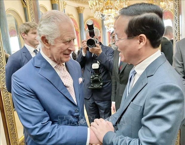 President Vo Van Thuong (R) and King Charles III of the UK (Photo: VNA)