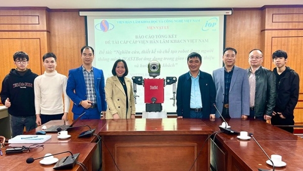Vietnamese scientists successfully manufactured intelligent humanoid robot