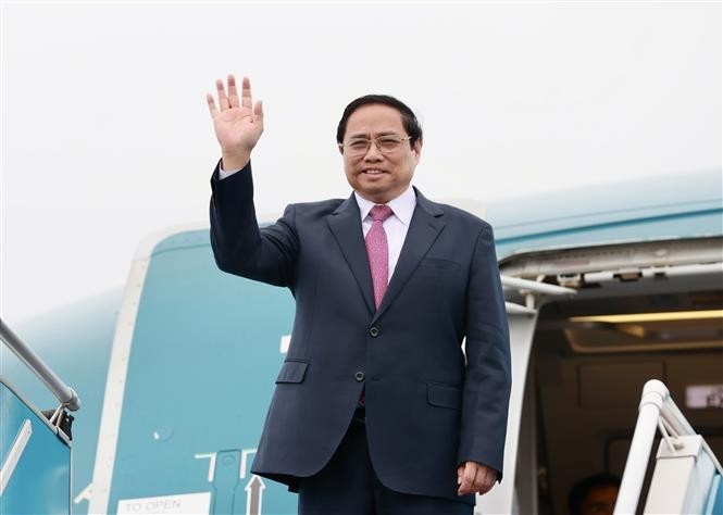 Prime Minister leaves Hanoi for 42nd ASEAN Summit in Indonesia