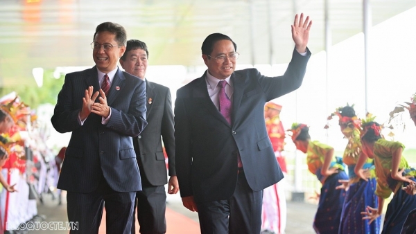 Prime Minister Pham Minh Chinh arrives in Indonesia for 42nd ASEAN Summit