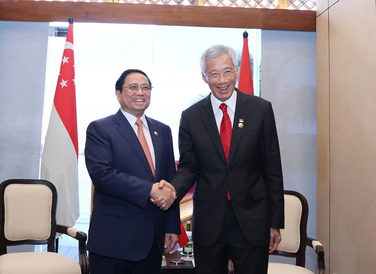 Hội nghị Cấp cao ASEAN lần thứ 42: Thủ tướng Phạm Minh Chính gặp Thủ tướng Singapore Lý Hiển Long
