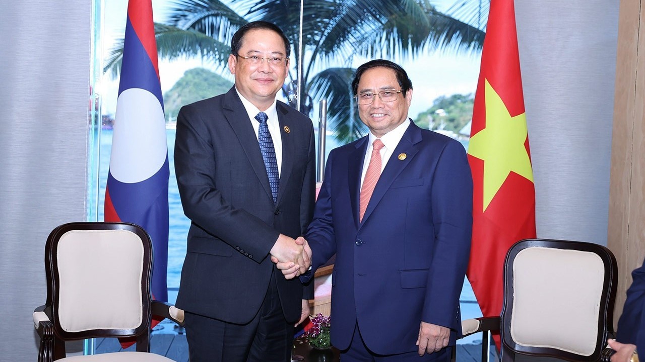 Vietnam-Lao PMs agreed to fruitfully carry out bilateral agreements