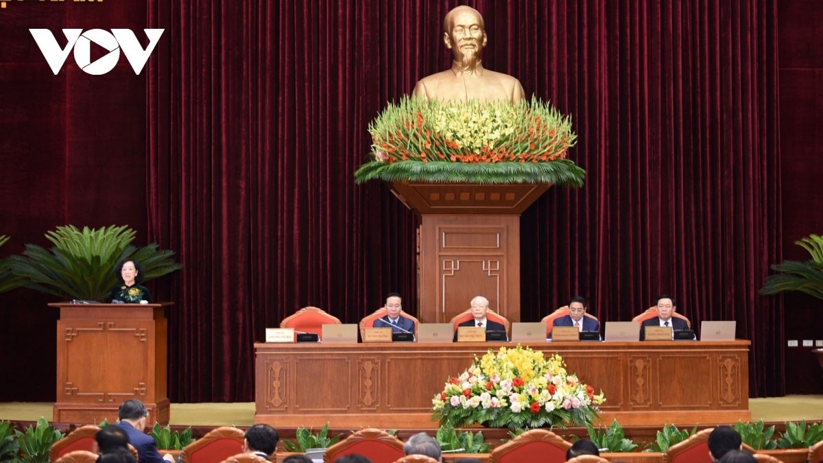 Party Central Committee holds mid-term session