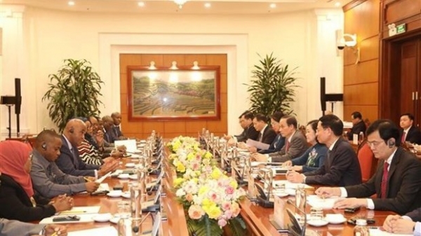 Vietnamese, Tanzanian party officials hold talks in Hanoi
