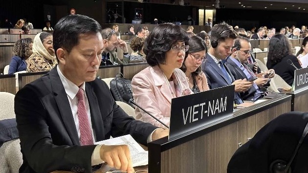 Deputy FM Ha Kim Ngoc attends 216th session of UNESCO in Paris