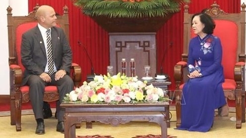 Party Politburo member Truong Thi Mai receives Cuban guests