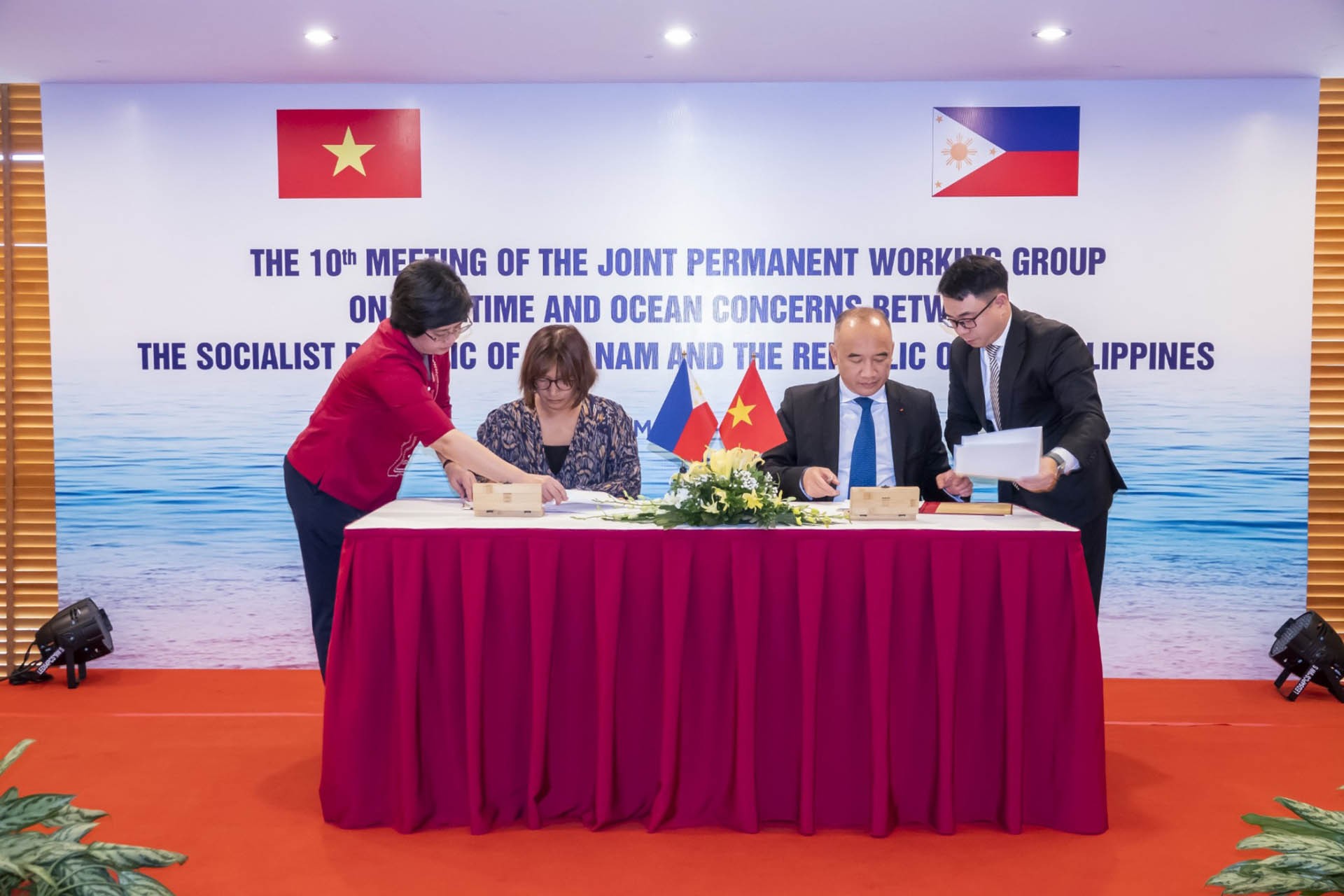 Cuộc họp Nh&oacute;m c&ocirc;ng t&aacute;c chung giữa Việt Nam v&agrave; Philippines về c&aacute;c vấn biển v&agrave; đại dương lần thứ 10 diễn ra trong ng&agrave;y 15-16/5, tại th&agrave;nh phố Hạ Long, tỉnh Quảng Ninh.