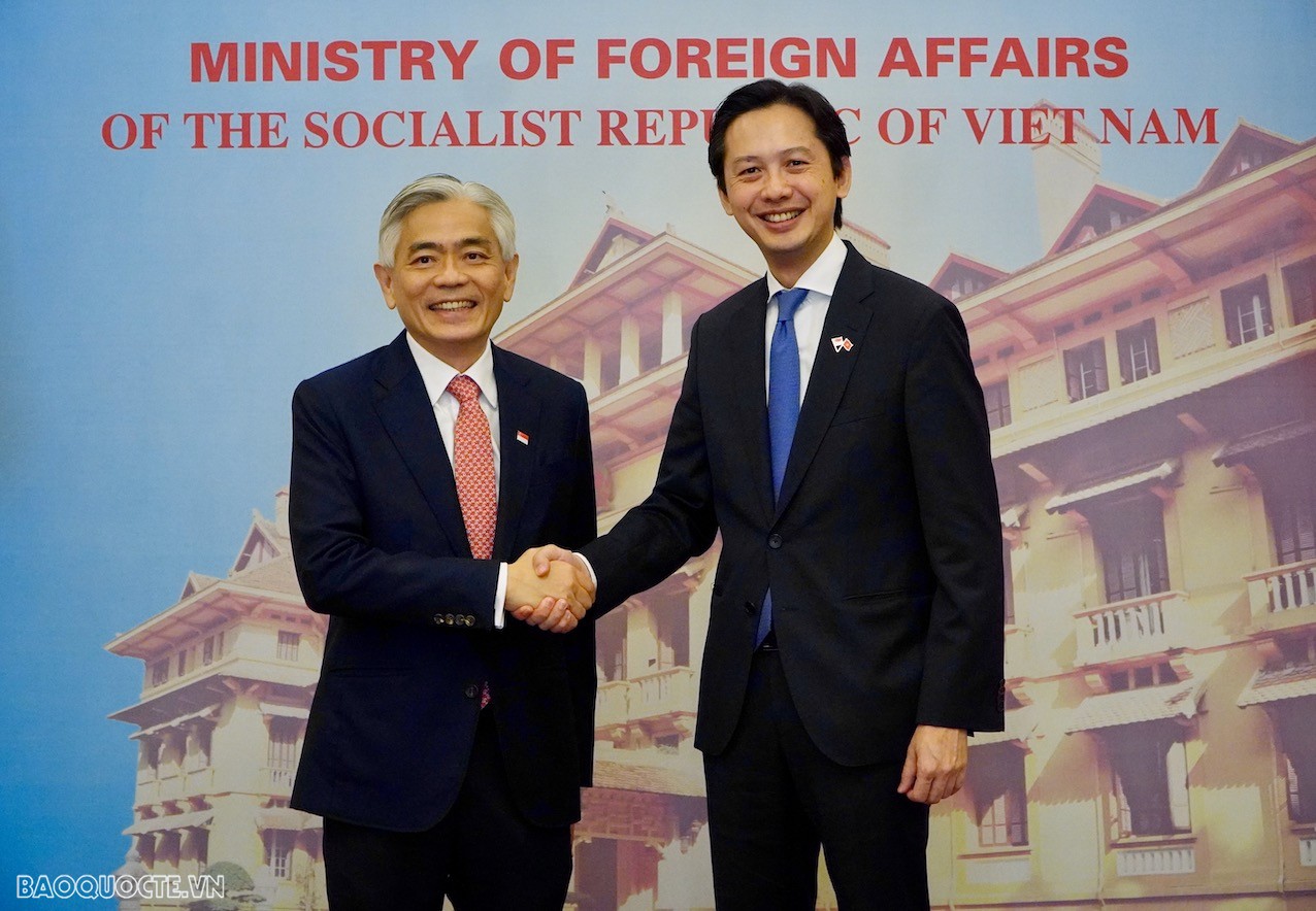 Vietnam, Singapore Foreign Affairs Ministries hold 15th Political Consultation